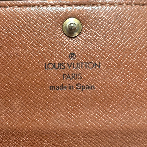 Authentic Louis Vuitton Monogram Portefeiulle Sarah long bifold wallet. - Picture 9 of 15